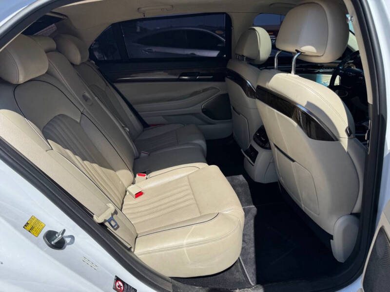 2017 Genesis G90