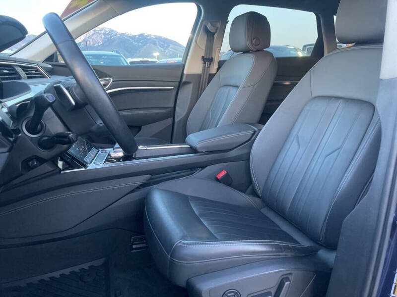 2021 Audi e-tron quattro Premium