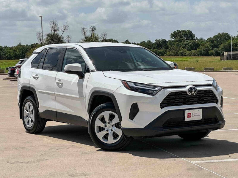 2024 Toyota RAV4 LE