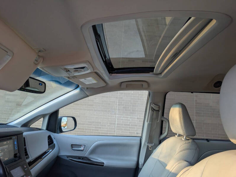 2017 Toyota Sienna XLE 8-Passenger