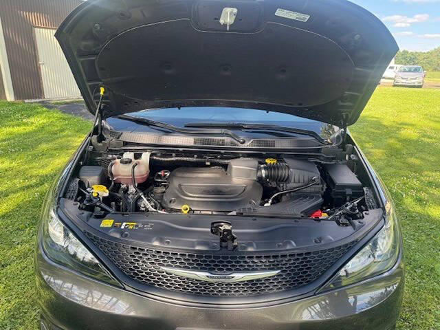 2023 Chrysler Voyager LX