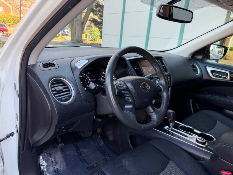 2017 Nissan Pathfinder SV