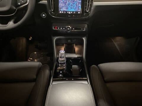 2025 Volvo XC40 B5 Plus Dark Theme