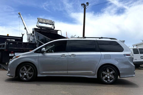 2012 Toyota Sienna SE 8-Passenger