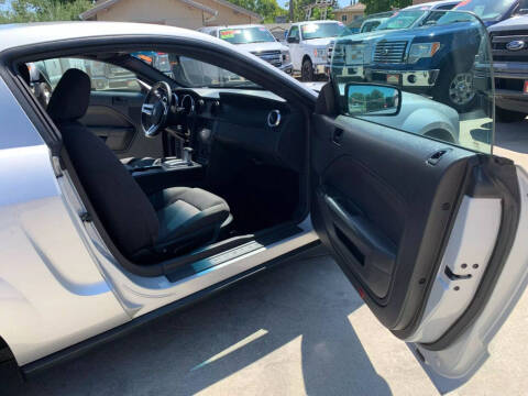 2006 Ford Mustang V6 Deluxe