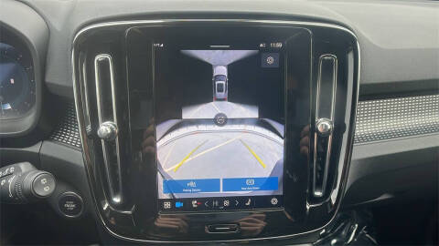 2025 Volvo XC40 B5 Plus Dark Theme