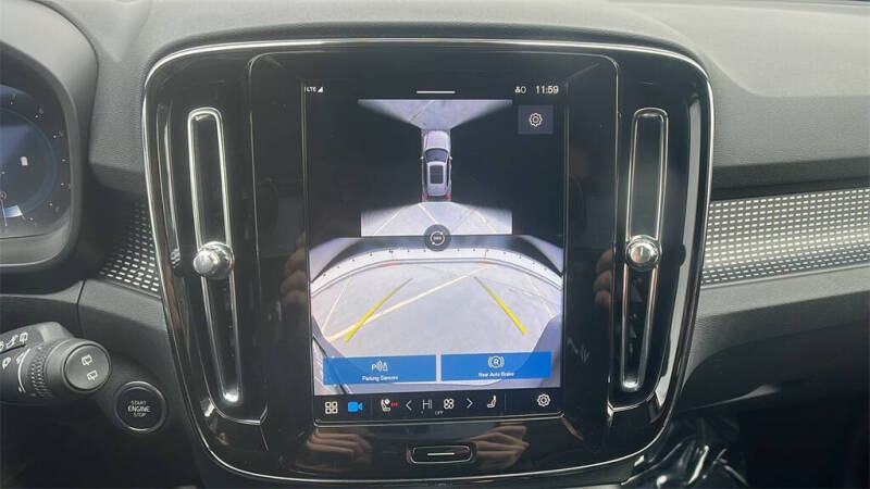 2025 Volvo XC40 B5 Plus Dark Theme