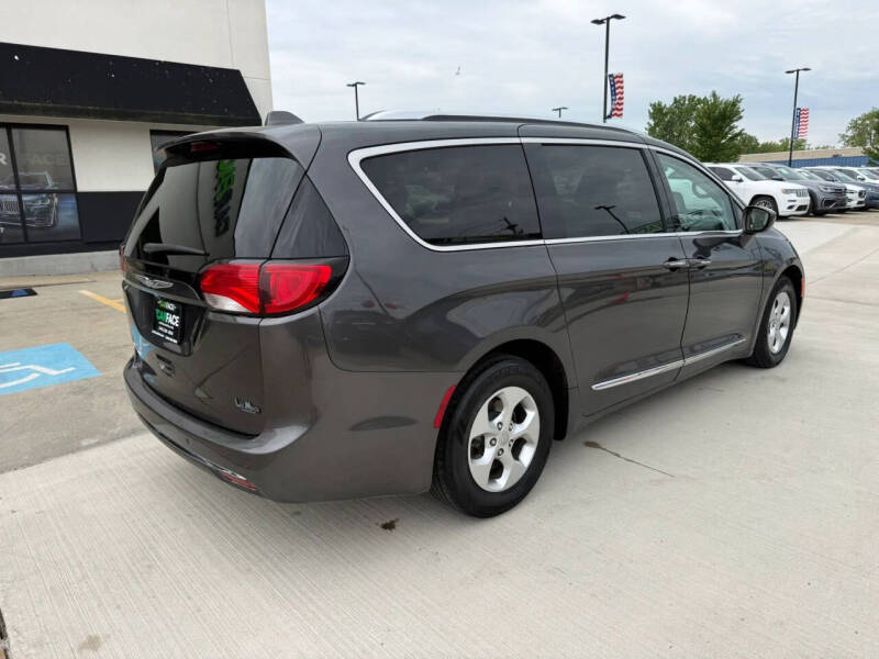2017 Chrysler Pacifica Touring-L Plus