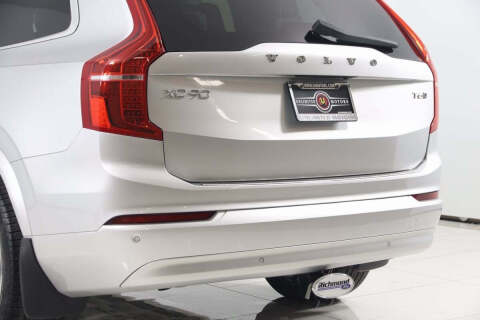 2022 Volvo XC90 T6 Momentum 7-Passenger