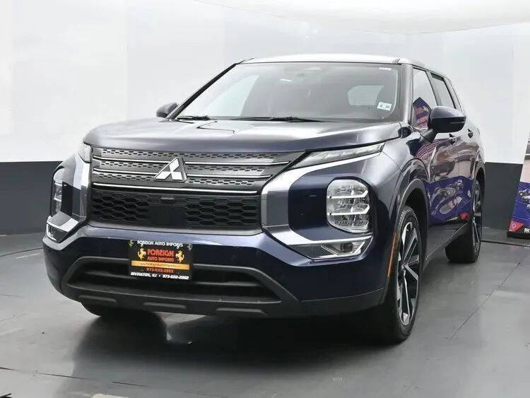 2024 Mitsubishi Outlander SE's photo