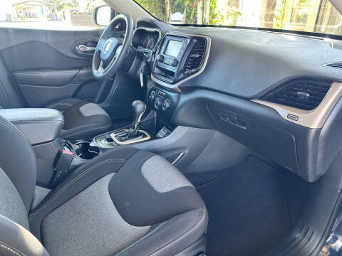 2015 Jeep Cherokee Sport