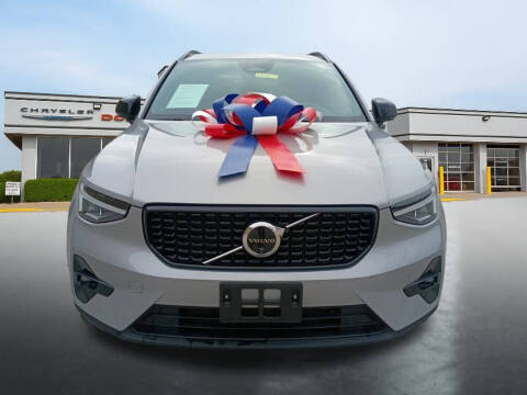 2025 Volvo XC40 B5 Plus Dark Theme