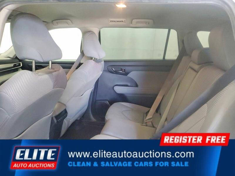 2022 Toyota Highlander LE