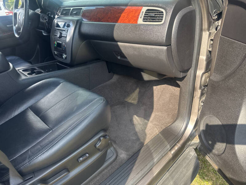 2011 GMC Yukon XL SLE