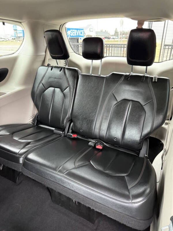 2017 Chrysler Pacifica Touring-L