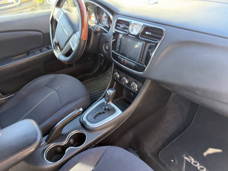 2013 Chrysler 200 Touring