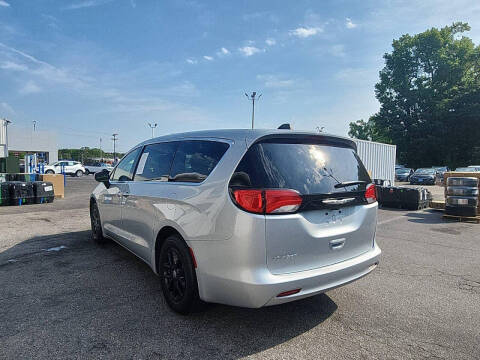 2023 Chrysler Voyager LX