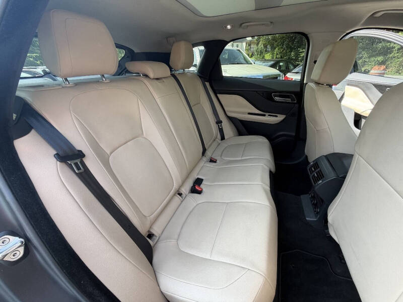 2018 Jaguar F-PACE 25t Premium