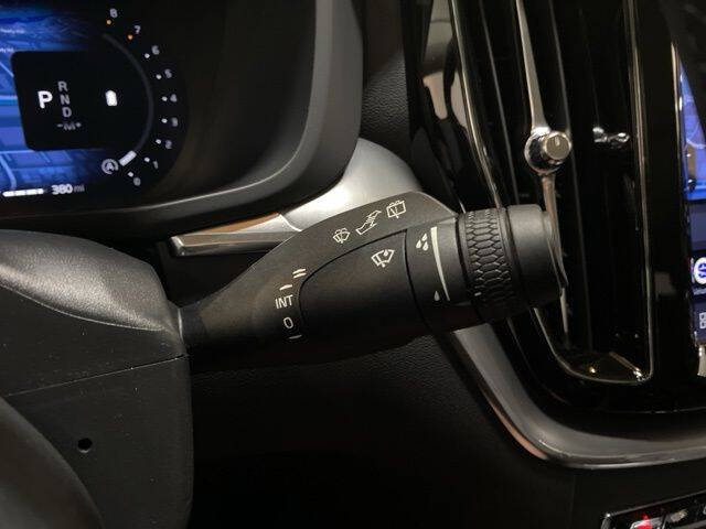 2025 Volvo XC60 B5 Core Dark Theme