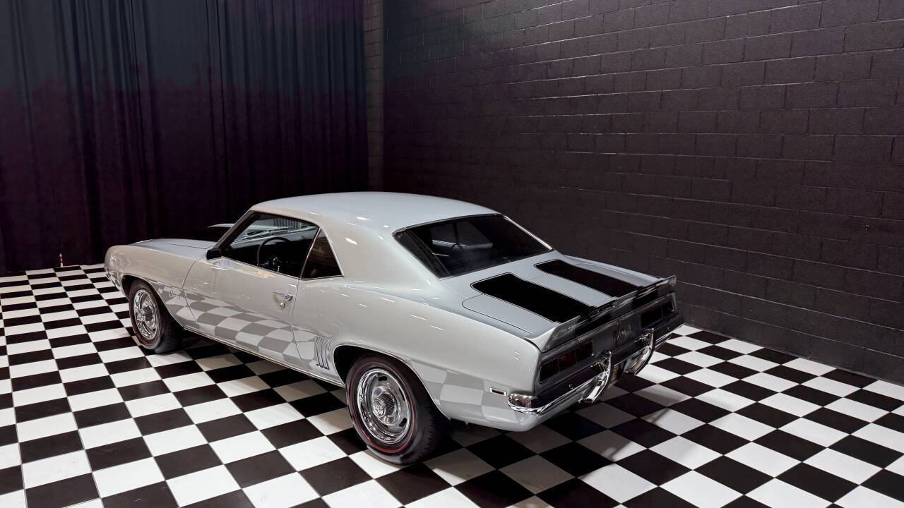 1969 Chevrolet Camaro 18