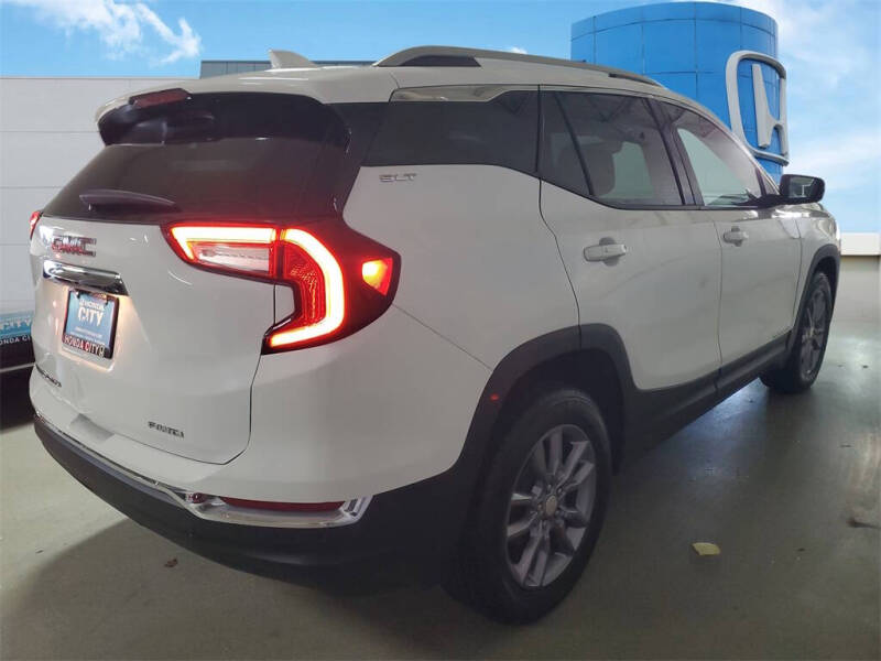 2023 GMC Terrain SLT