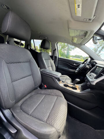 2017 GMC Acadia SLE-2