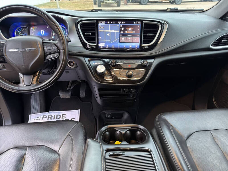 2022 Chrysler Pacifica Hybrid Touring L