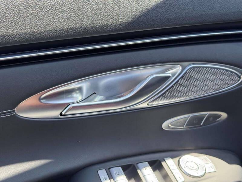 2023 Genesis GV70 2.5T Standard