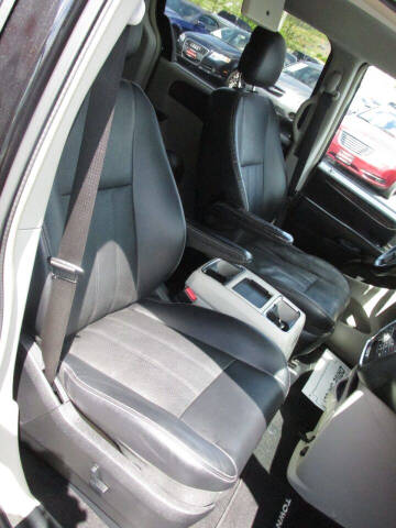2012 Chrysler Town and Country Touring-L