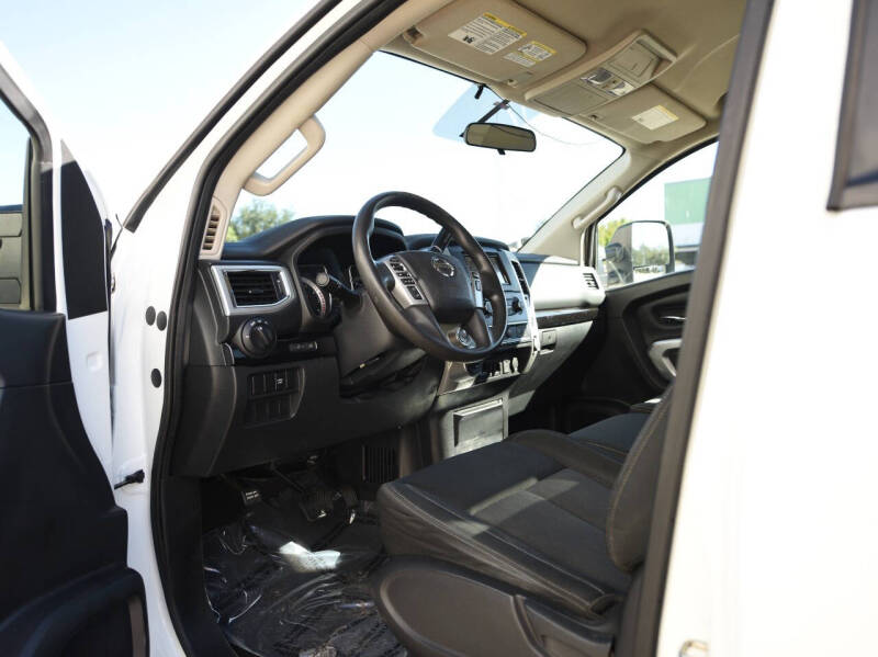 2017 Nissan Titan XD SV - Photo 11