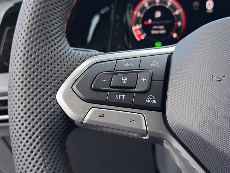 2025 Volkswagen Golf GTI SE