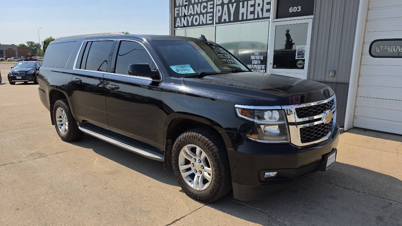 2015 Chevrolet Suburban LT 4x4 4dr SUV - Black exterior view 2