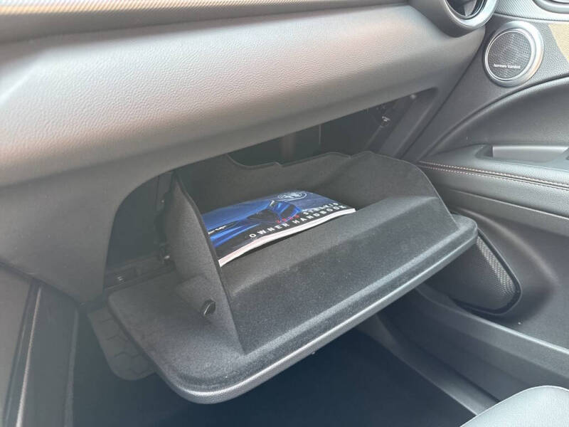 2025 Alfa Romeo Stelvio Intensa