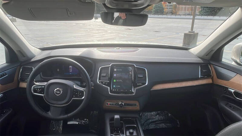 2025 Volvo XC90 B5 Plus Bright Theme