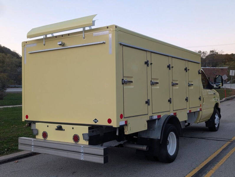 2022 Ford E-Series E-450 SD