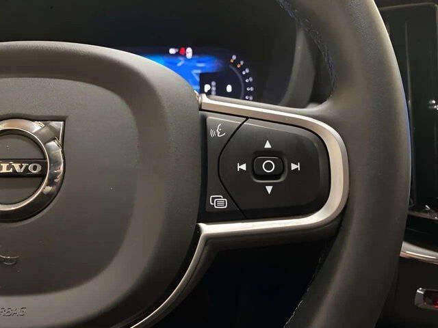 2025 Volvo XC60 B5 Core Dark Theme