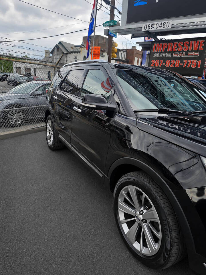 2018 Ford Explorer Limited - Photo 2