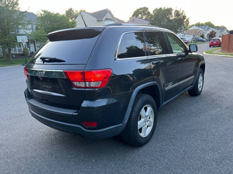 2013 Jeep Grand Cherokee Laredo photo 2