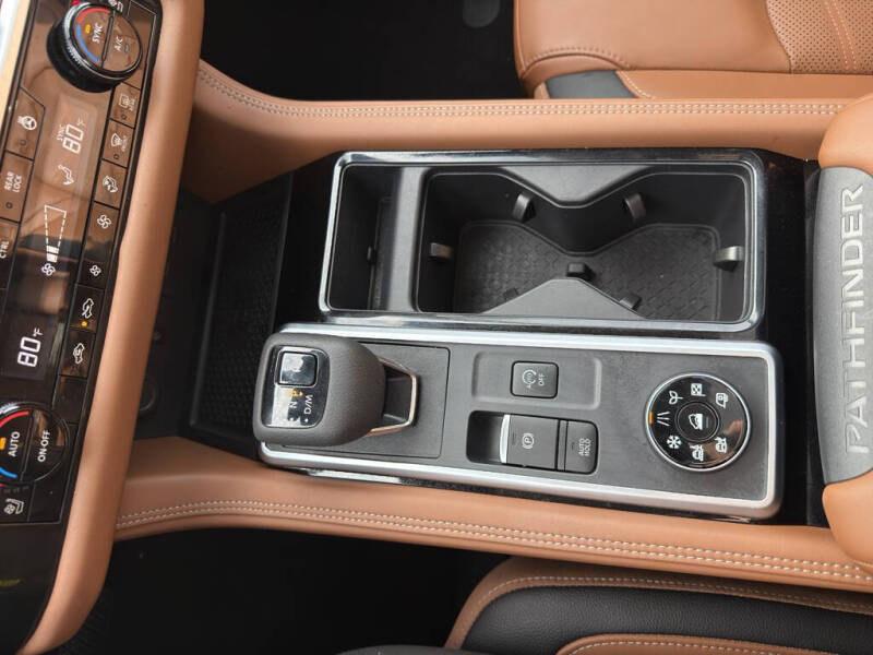 2025 Nissan Pathfinder Platinum