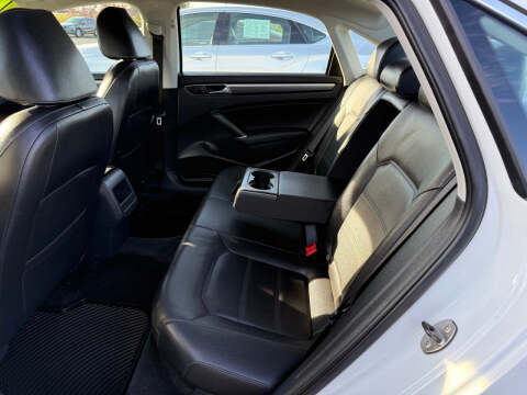 2017 Volkswagen Passat 1.8T R-Line