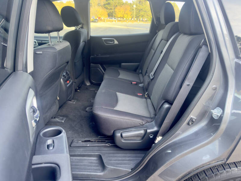 2017 Nissan Pathfinder SV