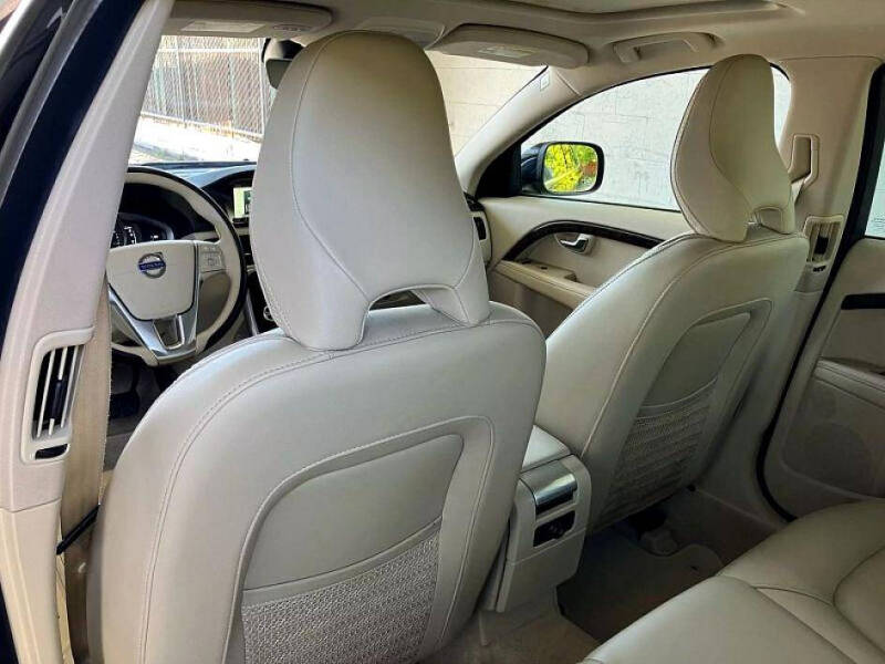 2016 Volvo XC70 T5 Premier