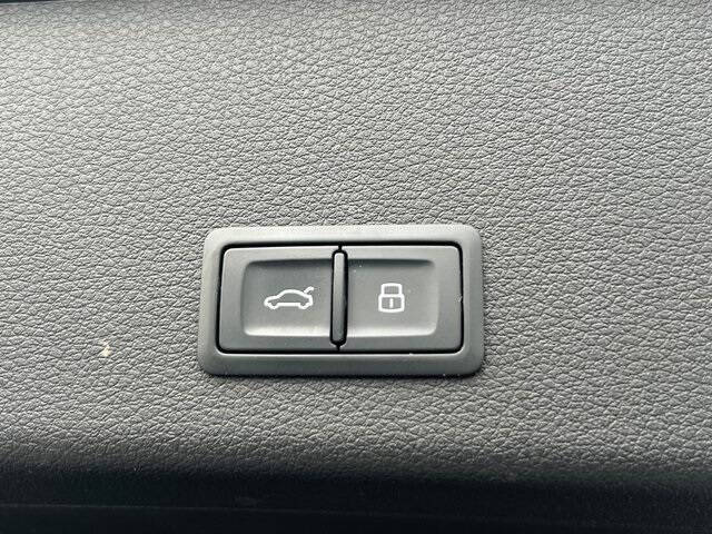 2021 Audi e-tron quattro Premium