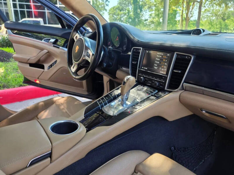 2016 Porsche Panamera