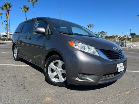 2014 Toyota Sienna LE 8-Passenger