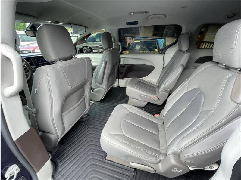 2017 Chrysler Pacifica LX