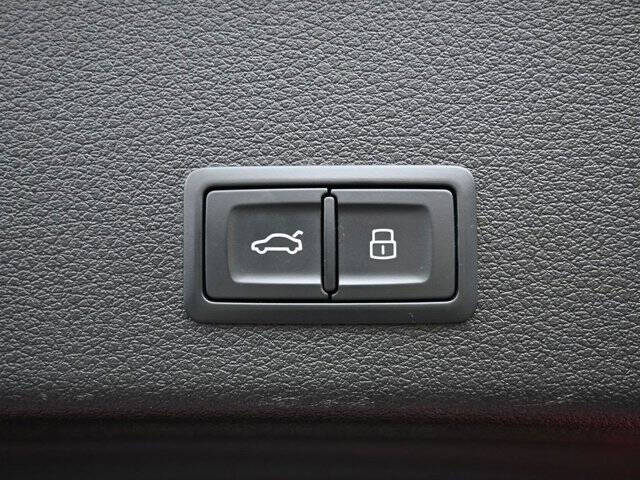 2022 Audi e-tron quattro Premium Plus