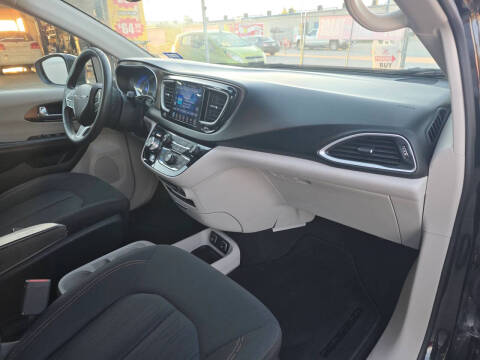 2017 Chrysler Pacifica Touring