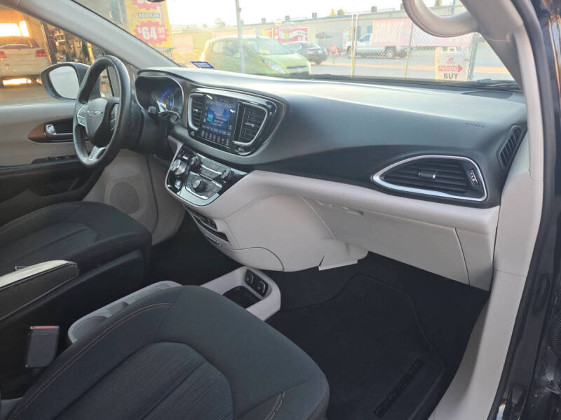 2017 Chrysler Pacifica Touring