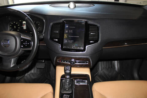 2017 Volvo XC90 T6 Momentum
